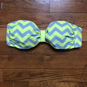 LIKE NEW - PINK VS Chevron Bikini Top XS